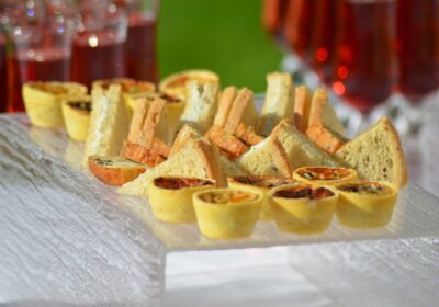 Les plats incontournables pour un buffet salé de traiteur