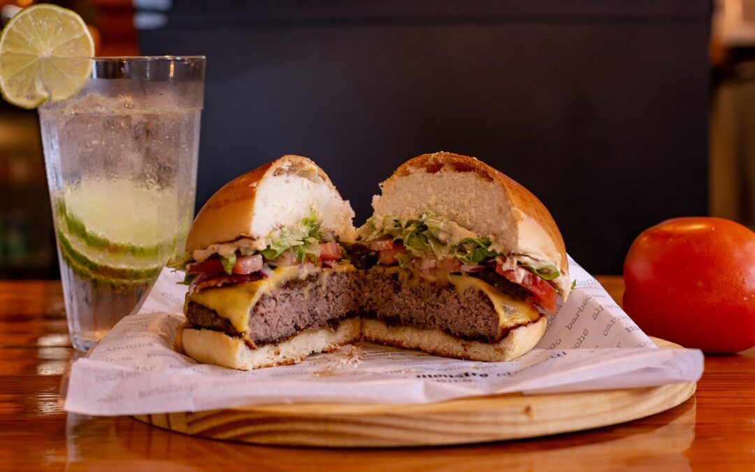 Gastronomie innovante : comment réaliser le burger parfait à la maison ?