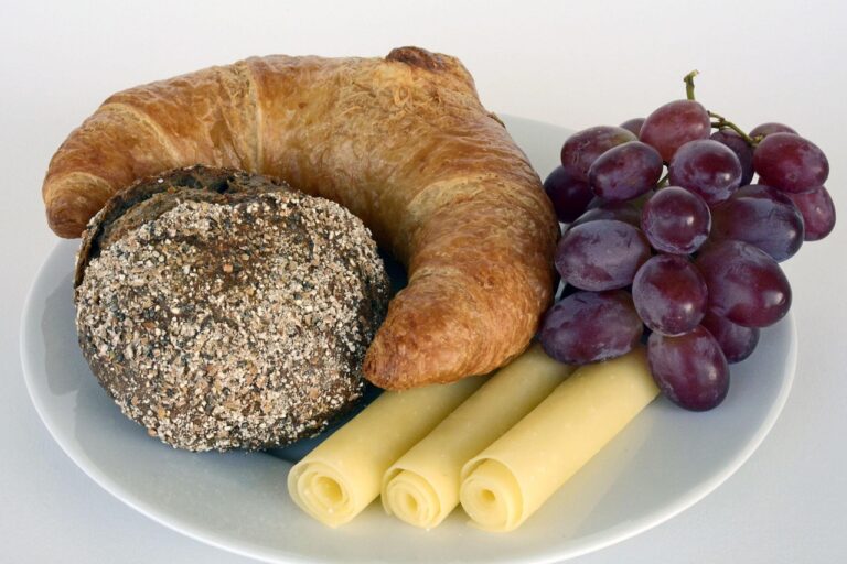 Brunch à emporter : comment créer un menu savoureux et pratique pour vos invités