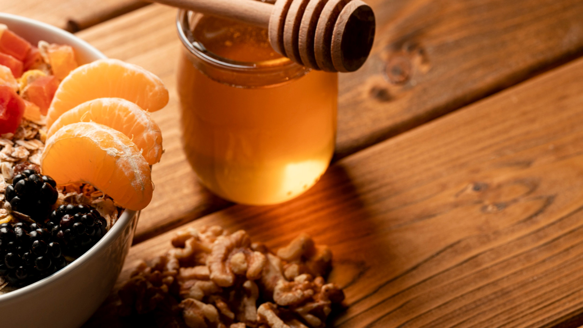 Miel en cuisine : sept façons créatives de l’utiliser autrement que sur une tartine